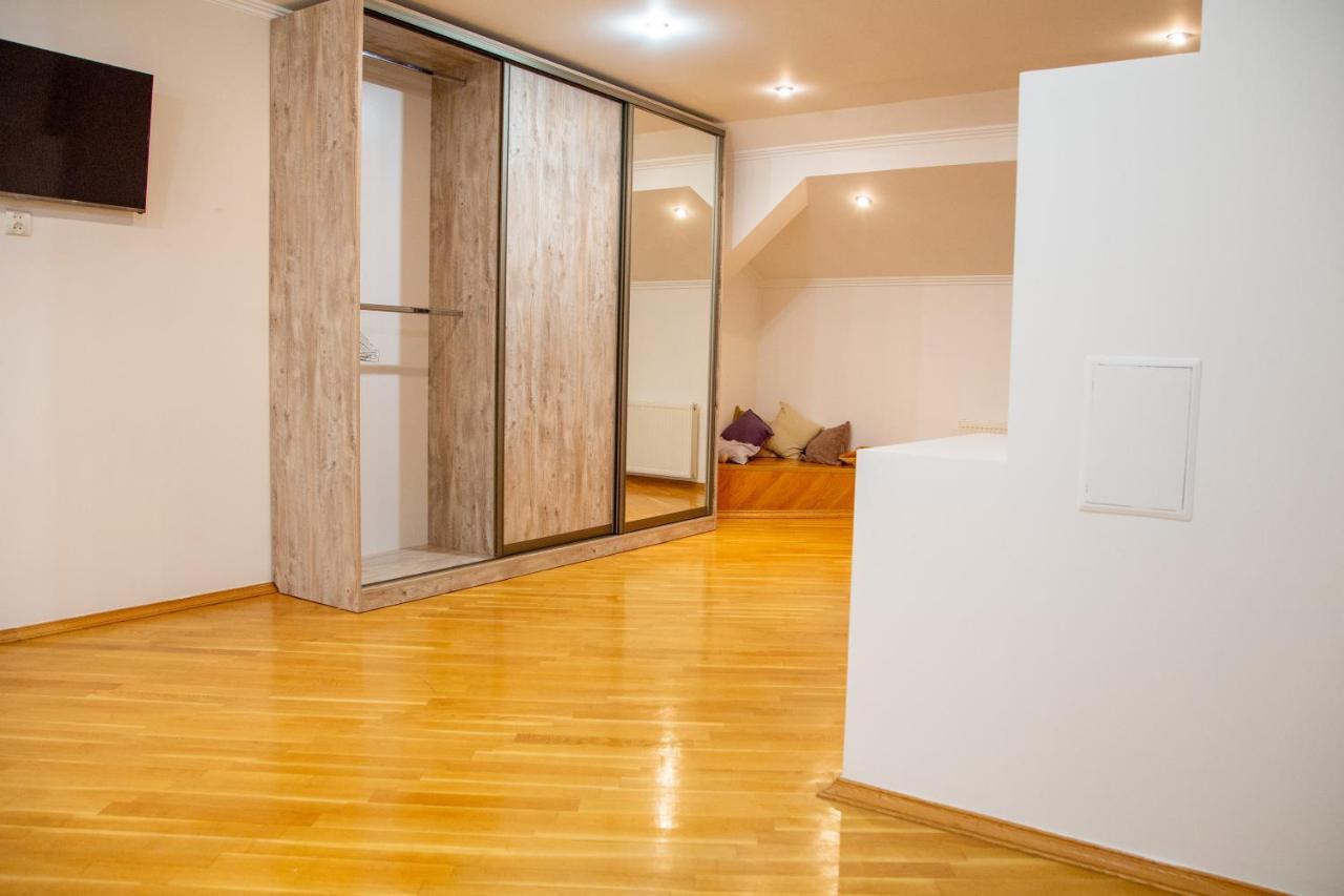 Apartment Kostyushka ลวีฟ ภายนอก รูปภาพ