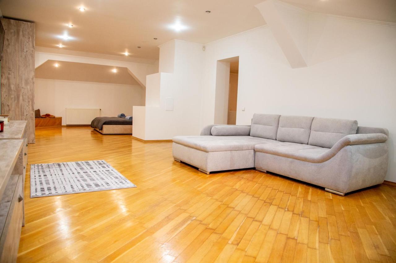 Apartment Kostyushka ลวีฟ ภายนอก รูปภาพ