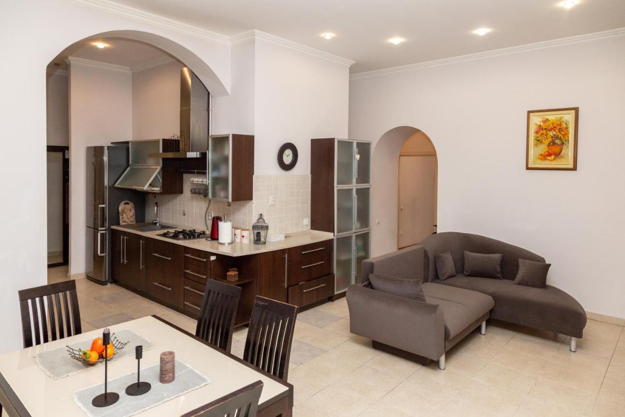 Apartment Kostyushka ลวีฟ ภายนอก รูปภาพ