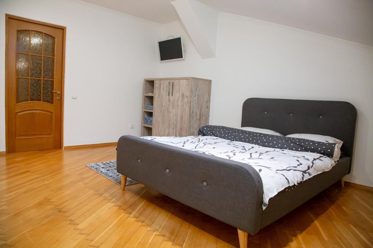 Apartment Kostyushka ลวีฟ ภายนอก รูปภาพ