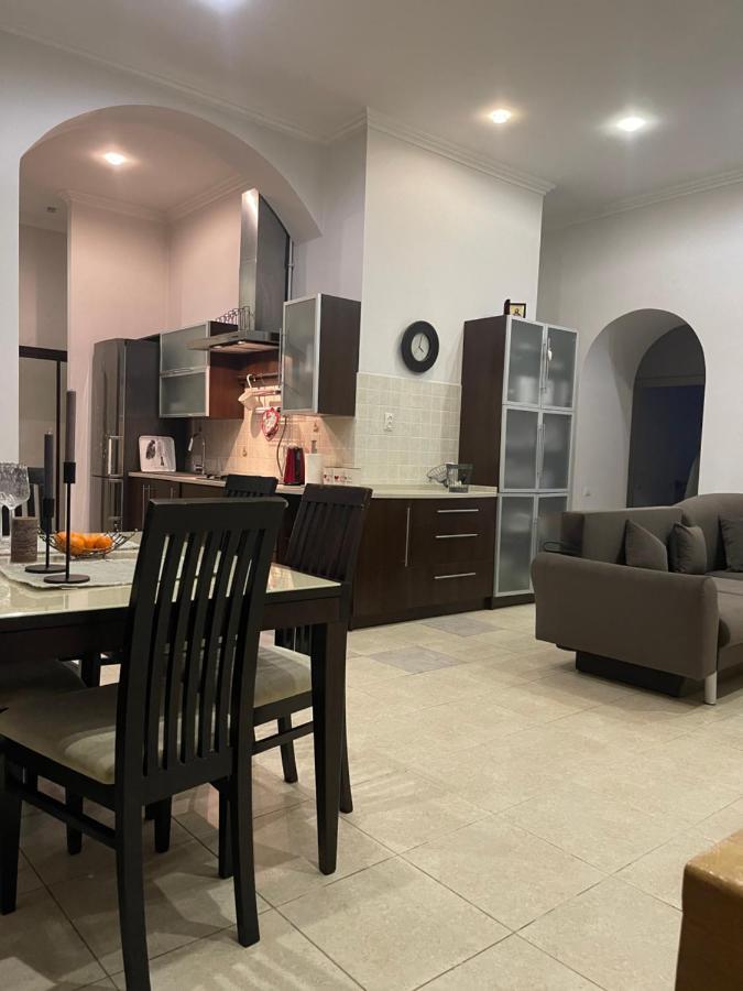 Apartment Kostyushka ลวีฟ ภายนอก รูปภาพ