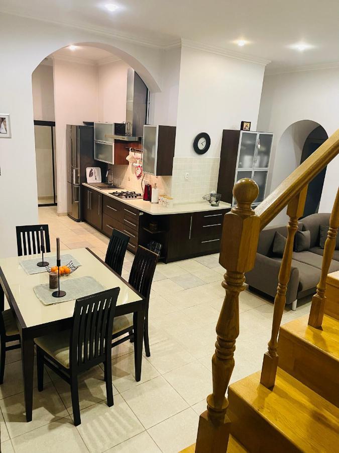 Apartment Kostyushka ลวีฟ ภายนอก รูปภาพ
