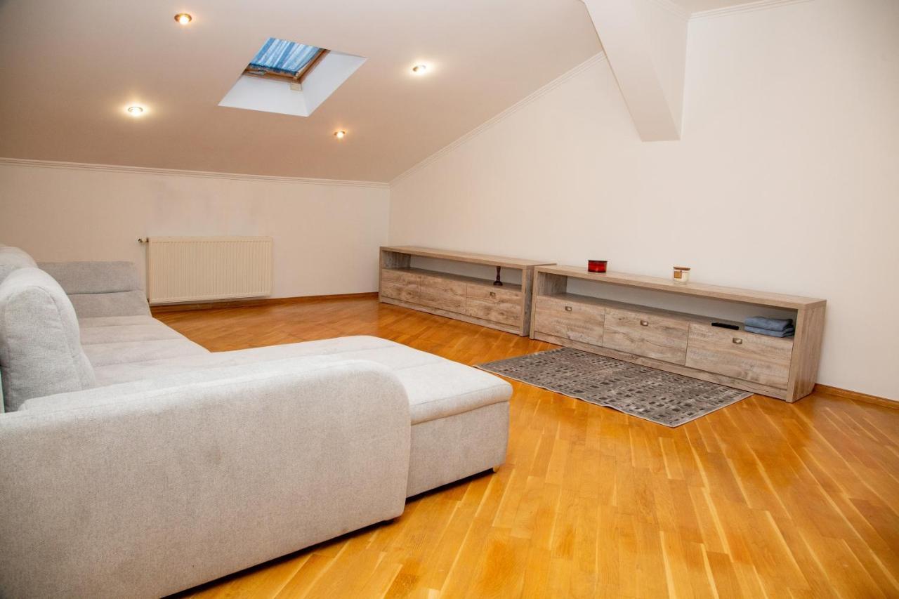 Apartment Kostyushka ลวีฟ ภายนอก รูปภาพ