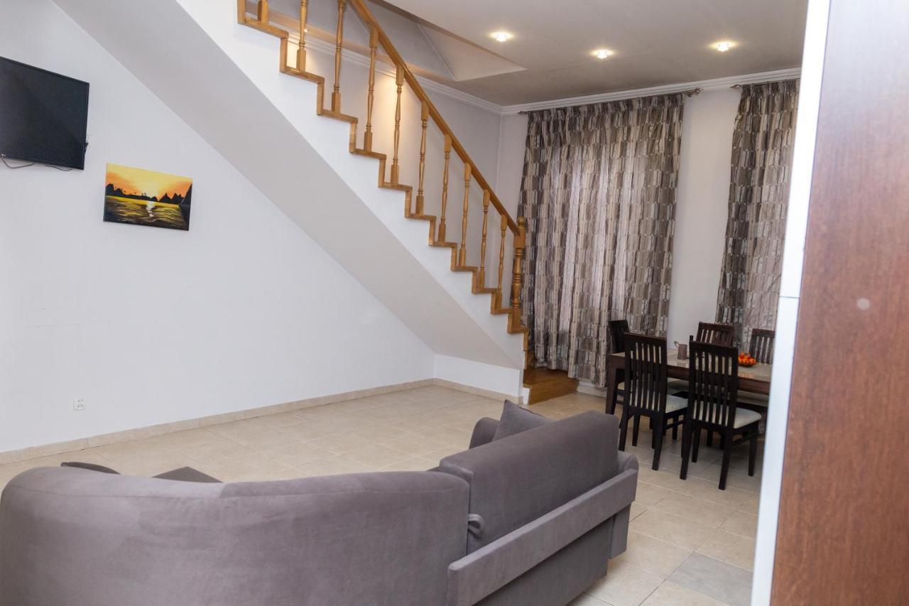 Apartment Kostyushka ลวีฟ ภายนอก รูปภาพ