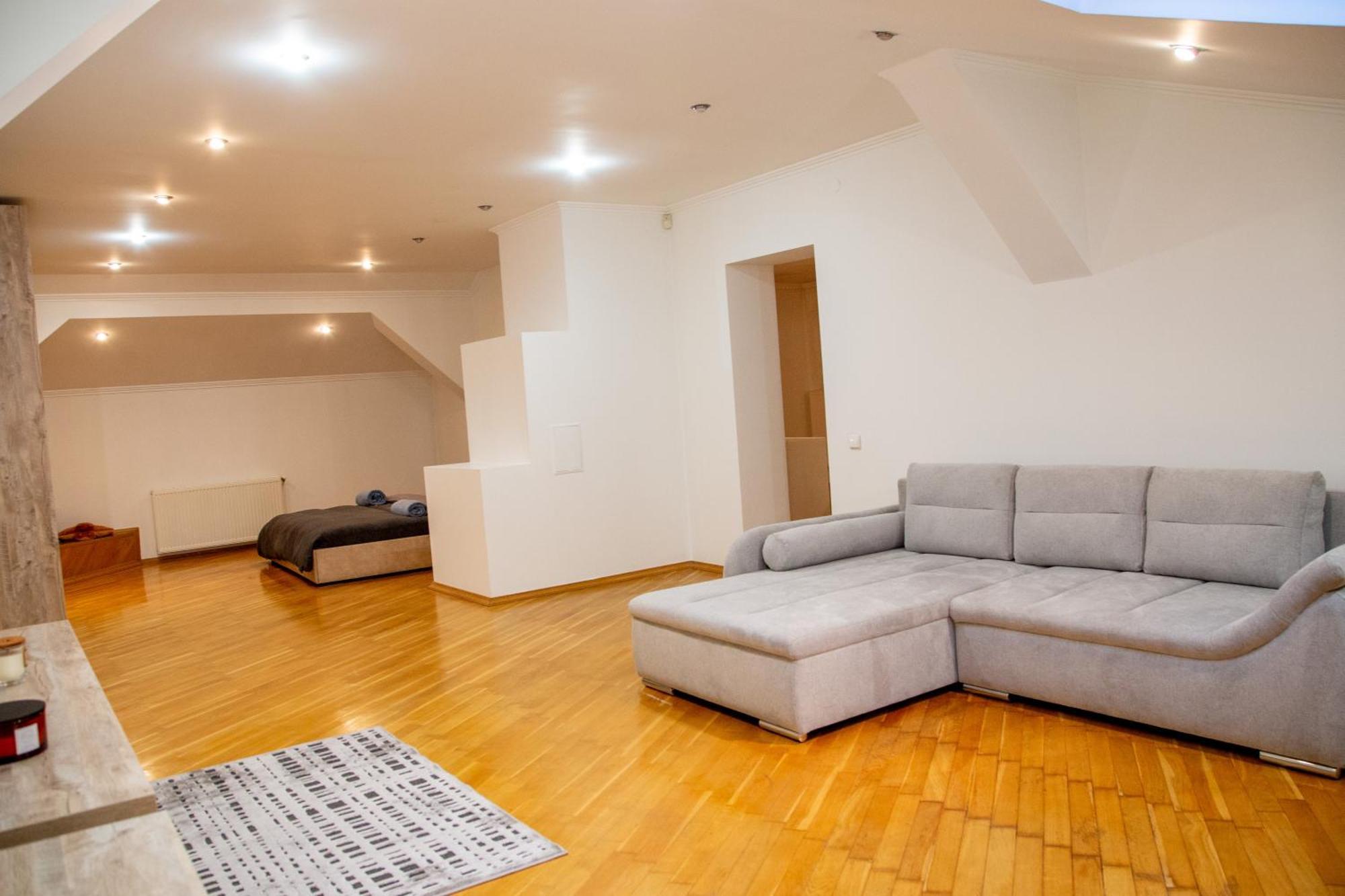 Apartment Kostyushka ลวีฟ ภายนอก รูปภาพ