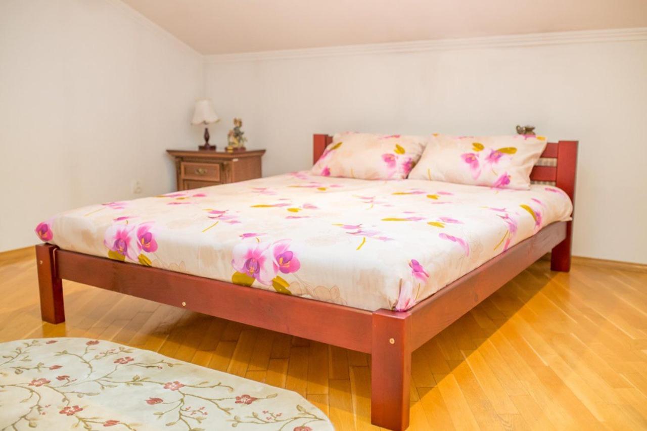 Apartment Kostyushka ลวีฟ ภายนอก รูปภาพ